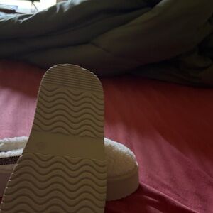 Plush White Slippers with Fuzzy Lining